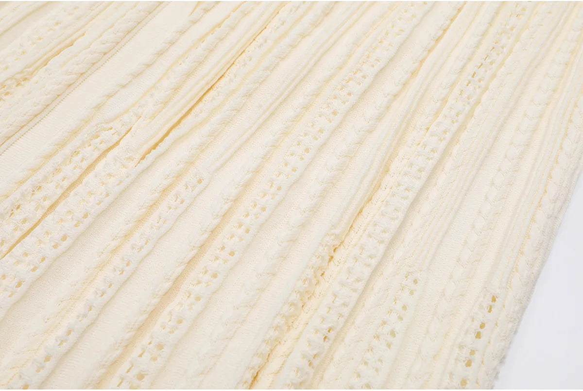 Chic Pleated Knit Maxi Dress